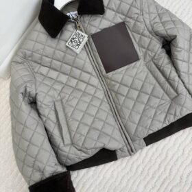 Kurze Jacke aus Funktionsgewebe