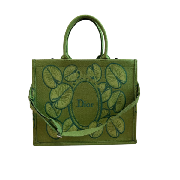 Medium Book Tote mit Riemen – Grün, Dior Water Lily Stickerei 42 cm