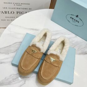 Loafer aus Wildleder und Lammfell