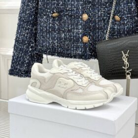 Runner Sneaker Suede Ecru
