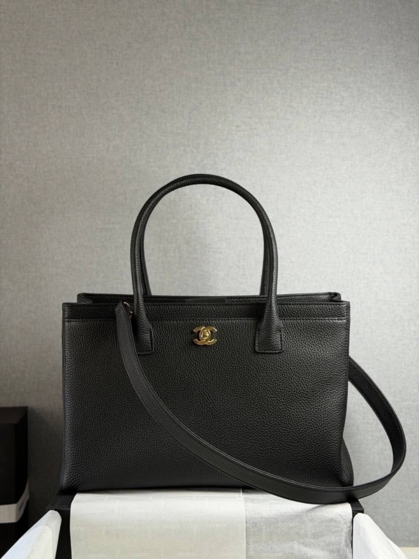 Tote Schwarz / goldfarbene Hardware 36 cm