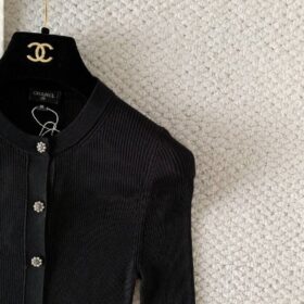 Schwarze Feinstrick-Cardigan