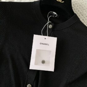 Schwarze Feinstrick-Cardigan
