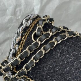 Kleine klassische Tasche aus Tweed und Goldmetall 23 cm