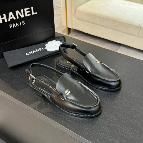 Slingback-Loafer in glänzendem Schwarz