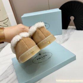 Loafer aus Wildleder und Lammfell