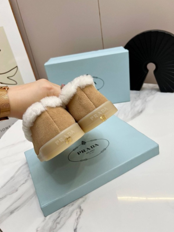 Loafer aus Wildleder und Lammfell
