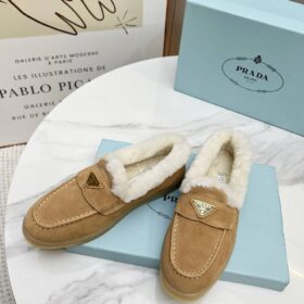 Loafer aus Wildleder und Lammfell