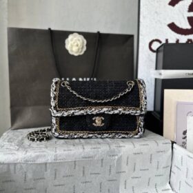 Kleine klassische Tasche aus Tweed und Goldmetall 23 cm