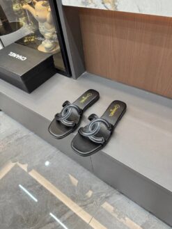 Schwarze Mules aus Lammleder