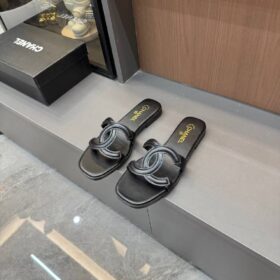 Schwarze Mules aus Lammleder