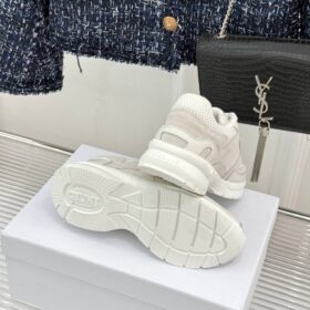 Runner Sneaker Suede Ecru