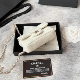 Weiße gesteppte Mini-Tasche 10 cm