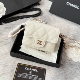 Weiße gesteppte Mini-Tasche 10 cm