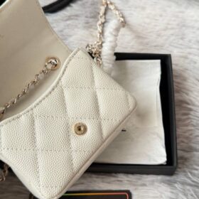 Weiße gesteppte Mini-Tasche 10 cm