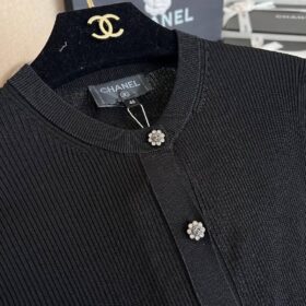 Schwarze Feinstrick-Cardigan