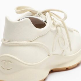 Turnschuhe/ Elfenbein