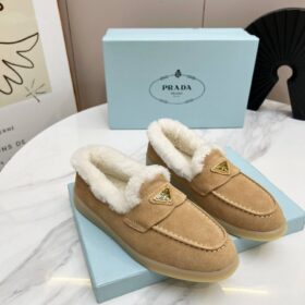 Loafer aus Wildleder und Lammfell