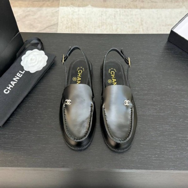 Slingback-Loafer in mattem Schwarz