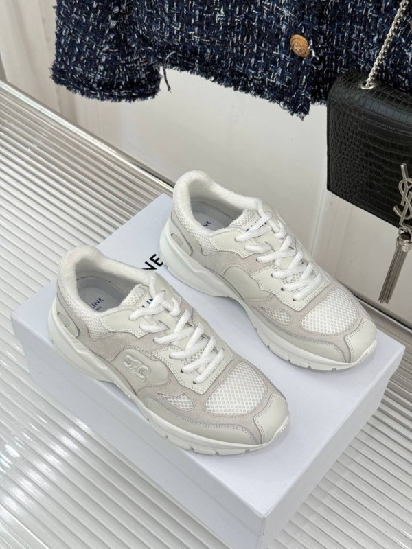 Runner Sneaker Suede Ecru