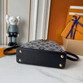 Capucines Satin und Kristalle Schwarz 27cm