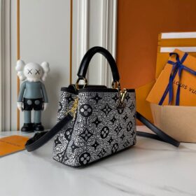 Capucines Satin und Kristalle Schwarz 27cm