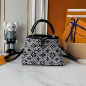 Capucines Satin und Kristalle Schwarz 27cm
