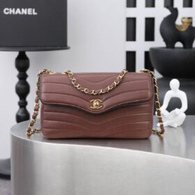 Flap Patinated Lambskin Dunkelbraun/Gold 25,5 cm
