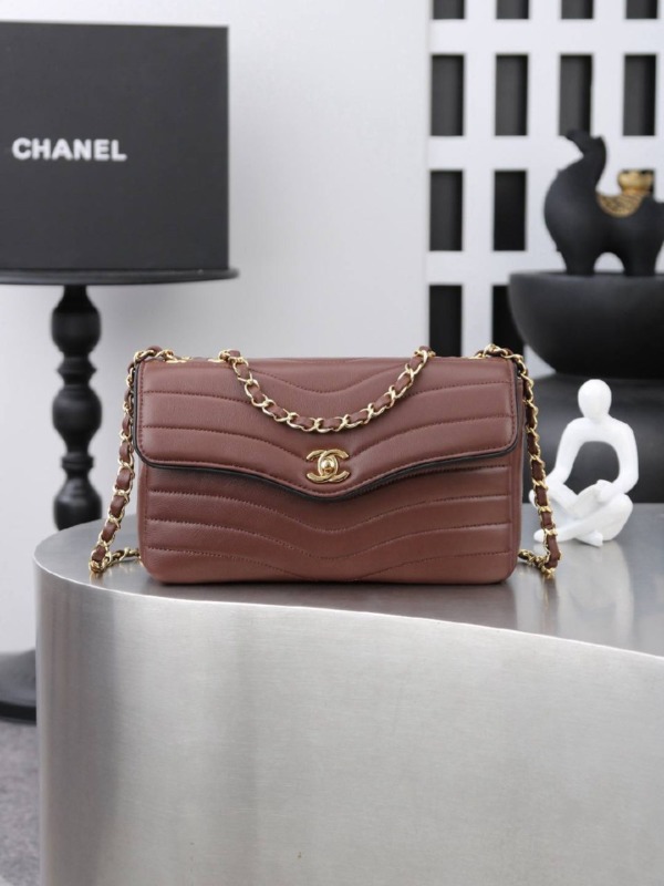 Flap Patinated Lambskin Dunkelbraun/Gold 25,5 cm
