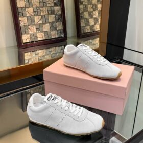 Plume Suede Weiß