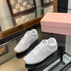 Plume Suede Weiß