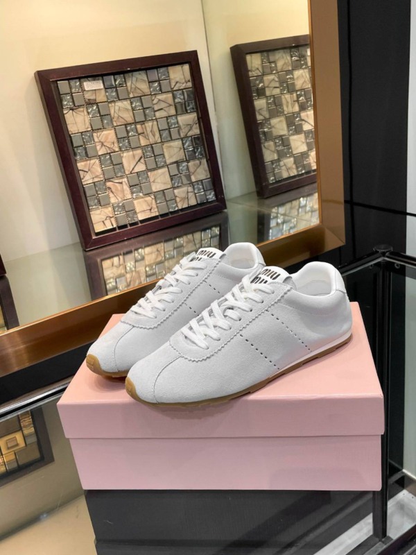 Plume Suede Weiß