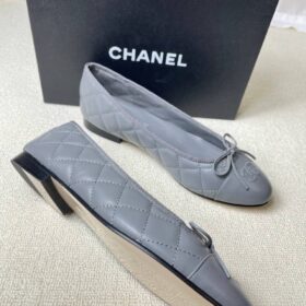 CC Ballerina-Pumps mit Cap-Toe in Grau