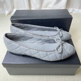 CC Ballerina-Pumps mit Cap-Toe in Grau