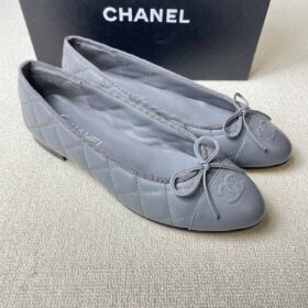 CC Ballerina-Pumps mit Cap-Toe in Grau