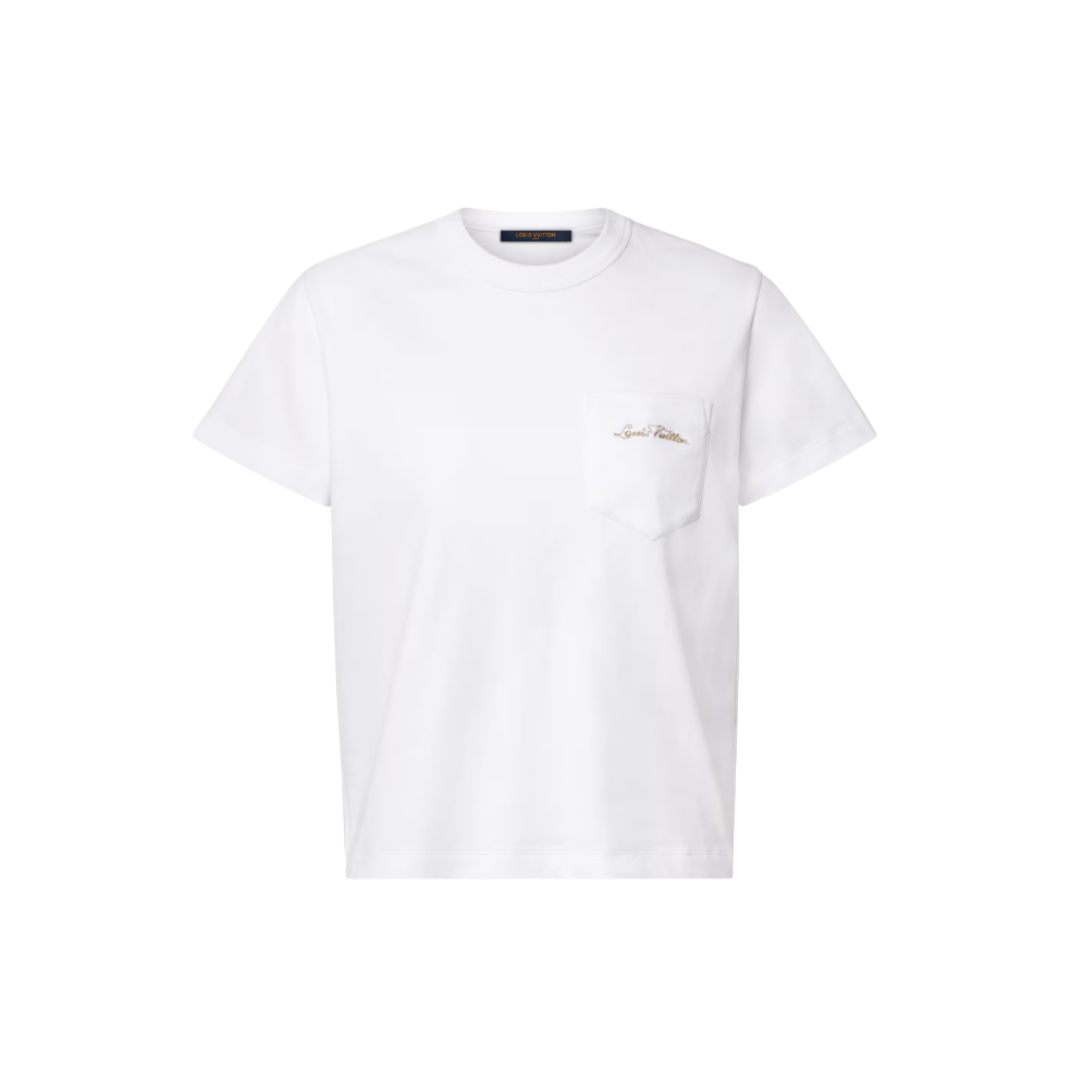 T-Shirt mit Signatur auf der Tasche