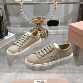 Sneaker aus Veloursleder