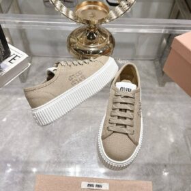 Sneaker aus Veloursleder