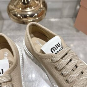 Sneaker aus Veloursleder