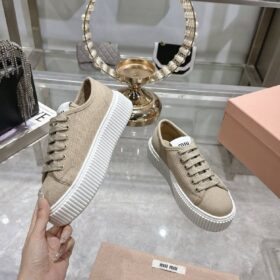Sneaker aus Veloursleder