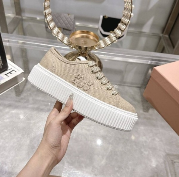Sneaker aus Veloursleder