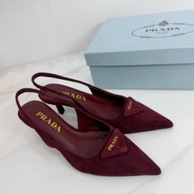 Slingback-Pumps aus Wildleder Burgunderrot