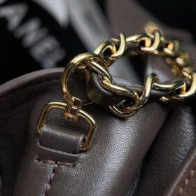 Maxi Flap Bag Metall in Goldoptik Dunkelbraun 32cm