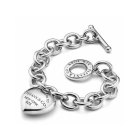Herzanhänger-Armband mit Knebelverschluss in Silber