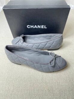 CC Ballerina-Pumps mit Cap-Toe in Grau