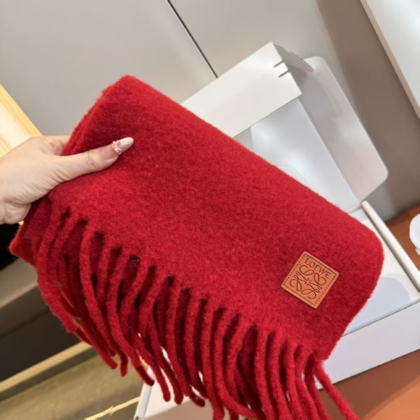 Roter Mohair-Schal