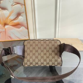 Monogramm-Gürteltasche, dunkelbraun 21.5 cm