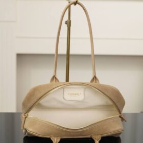 Bowling-Tasche aus Wildleder/Dunkelbeige 30 cm