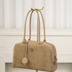 Bowling-Tasche aus Wildleder/Dunkelbeige 30 cm