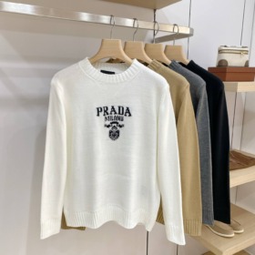 Elfenbeinweißer Pullover mit Rundhalsausschnitt